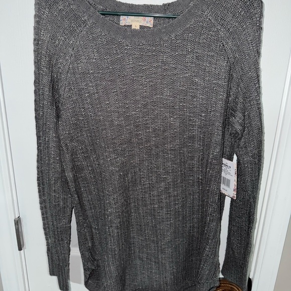 Kohl's Gray Crew Neck Sweater - Picture 1 of 4